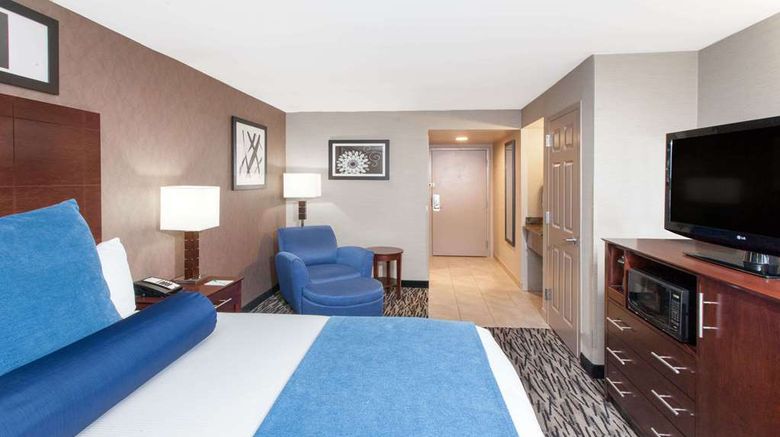 <b>Wyndham Garden Elk Grove Village/O'Hare Room</b>. Images powered by <a href="https://iceportal.shijigroup.com/" title="IcePortal" target="_blank">IcePortal</a>.