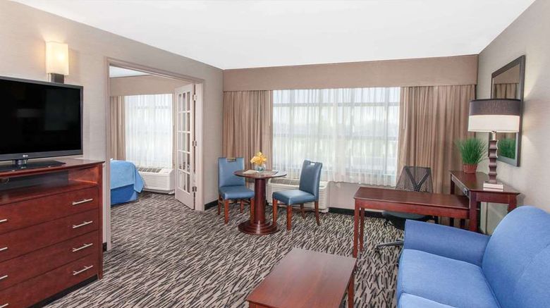 <b>Wyndham Garden Elk Grove Village/O'Hare Suite</b>. Images powered by <a href="https://iceportal.shijigroup.com/" title="IcePortal" target="_blank">IcePortal</a>.