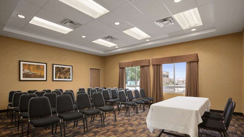 <b>Days Inn & Suites Winnipeg Airport Meeting</b>. Images powered by <a href="https://iceportal.shijigroup.com/" title="IcePortal" target="_blank">IcePortal</a>.