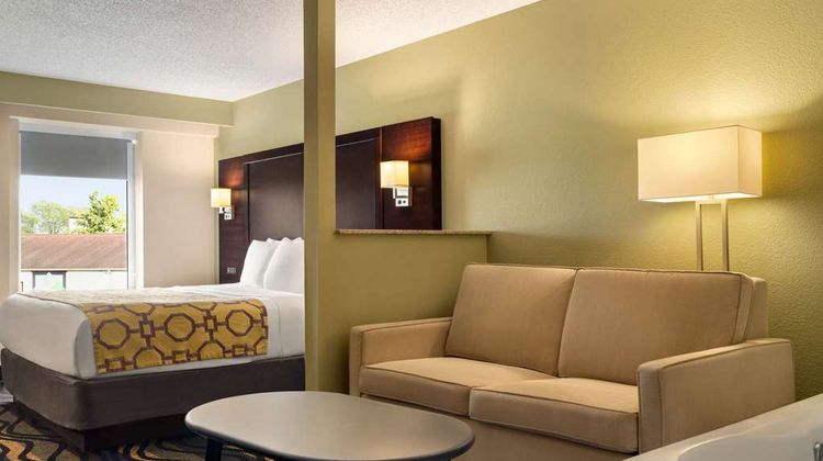 Baymont Inn & Suites Georgetown Suite