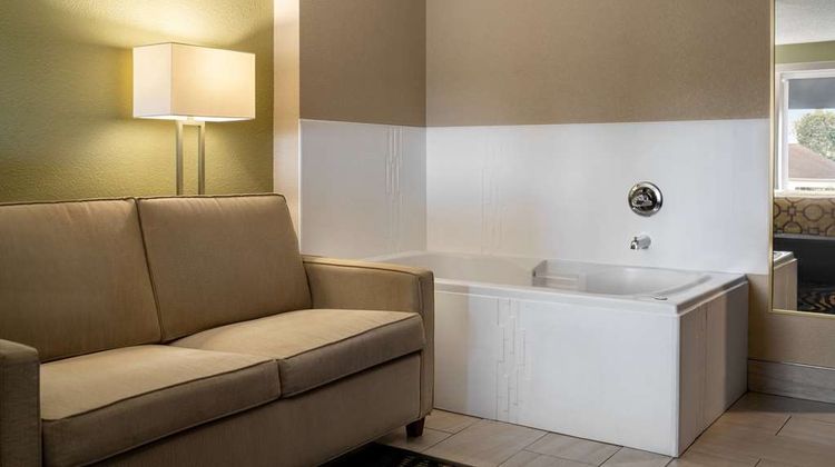 Baymont Inn & Suites Georgetown Suite