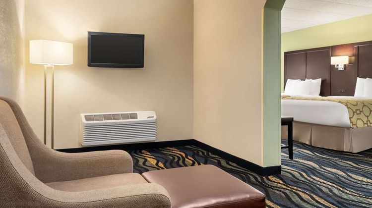 Baymont Inn & Suites Georgetown Suite