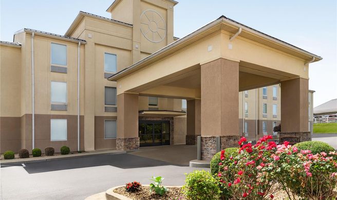 Baymont Inn & Suites Georgetown Exterior