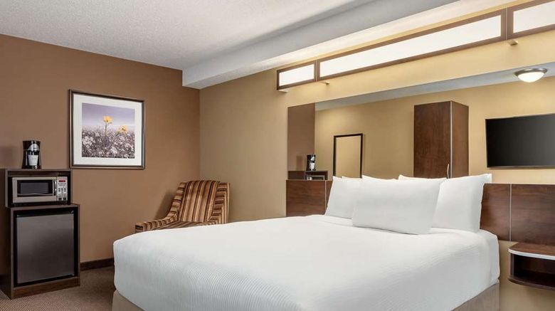 <b>Microtel Inn and Suites Estevan Room</b>. Images powered by <a href="https://iceportal.shijigroup.com/" title="IcePortal" target="_blank">IcePortal</a>.