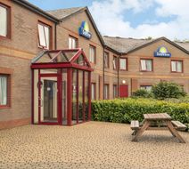 Days Inn Magor Exterior