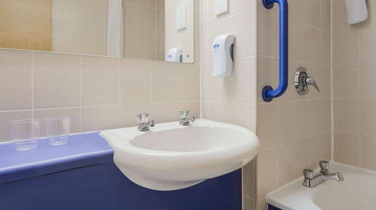 Days Inn Magor Room