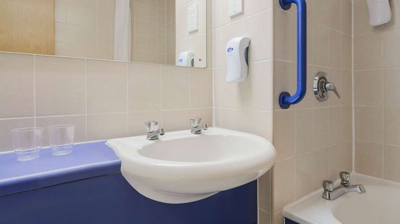 <b>Days Inn Magor Room</b>. Images powered by <a href="https://iceportal.shijigroup.com/" title="IcePortal" target="_blank">IcePortal</a>.