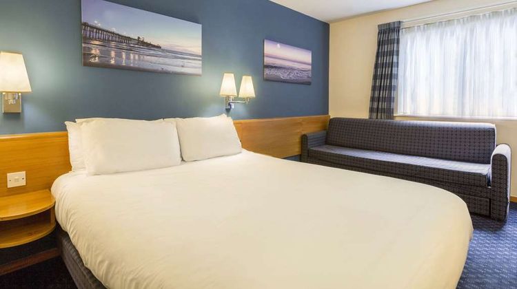 Days Inn Magor Room