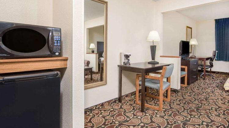 Baymont Inn & Suites Casper East Suite