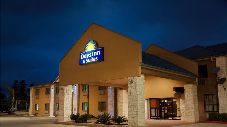 <b>Days Inn & Suites Conroe North Exterior</b>. Images powered by <a href="https://iceportal.shijigroup.com/" title="IcePortal" target="_blank">IcePortal</a>.