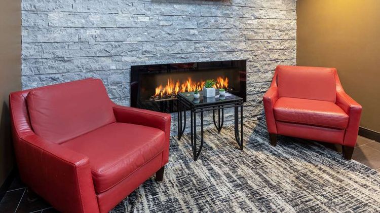 Microtel Inn & Suites Timmins Lobby