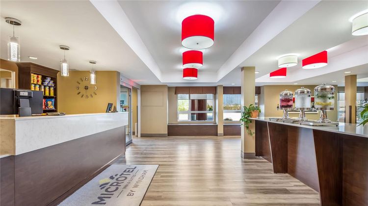Microtel Inn & Suites Timmins Lobby