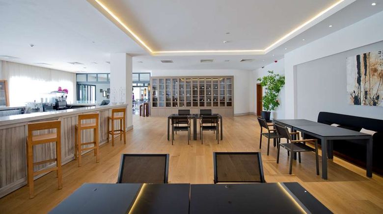 <b>Ramada Resort Bodrum Restaurant</b>. Images powered by <a href="https://iceportal.shijigroup.com/" title="IcePortal" target="_blank">IcePortal</a>.