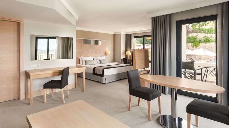<b>Ramada Resort Bodrum Suite</b>. Images powered by <a href="https://iceportal.shijigroup.com/" title="IcePortal" target="_blank">IcePortal</a>.