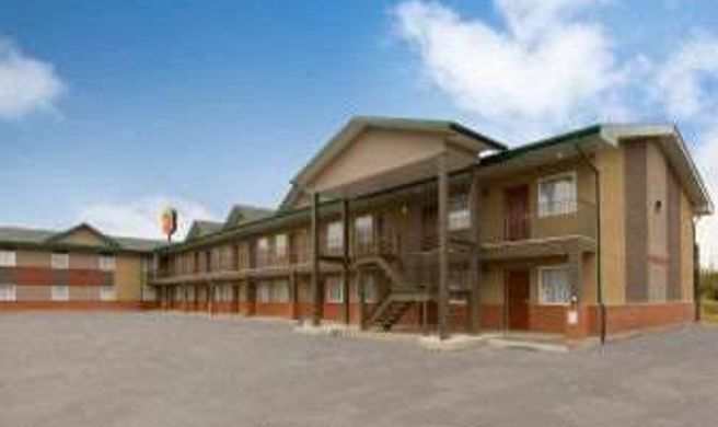 Super 8 Fox Creek Exterior
