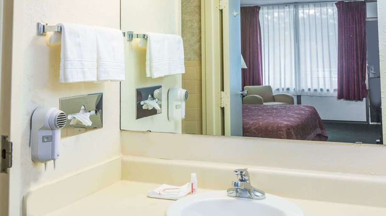 <b>Days Inn Valdosta/Near Valdosta Mall Room</b>. Images powered by <a href="https://iceportal.shijigroup.com/" title="IcePortal" target="_blank">IcePortal</a>.
