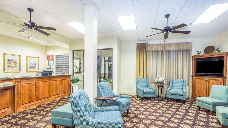 <b>Days Inn Valdosta/Near Valdosta Mall Lobby</b>. Images powered by <a href="https://iceportal.shijigroup.com/" title="IcePortal" target="_blank">IcePortal</a>.