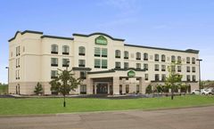 Wingate by Wyndham Bismarck