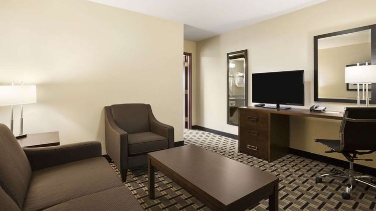 Ramada Edson Suite