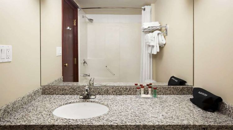 Ramada Edson Room