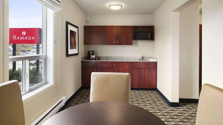 Ramada Edson Suite