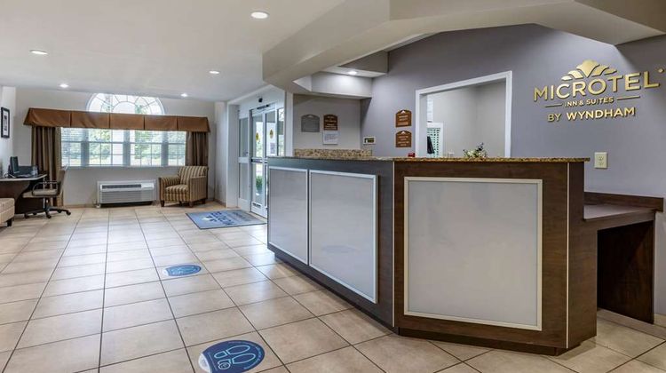Microtel Inn & Suites Dillsboro/Sylva Lobby