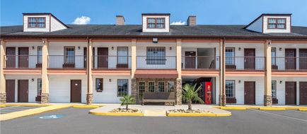 Baymont By Wyndham Commerce Exterior