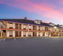 Baymont By Wyndham Commerce Exterior