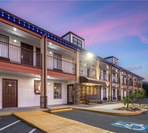 Baymont By Wyndham Commerce Exterior