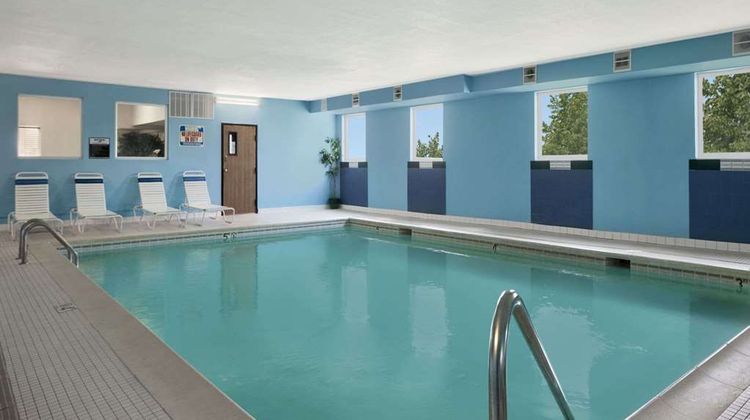 Days Inn & Suites Romeoville Pool
