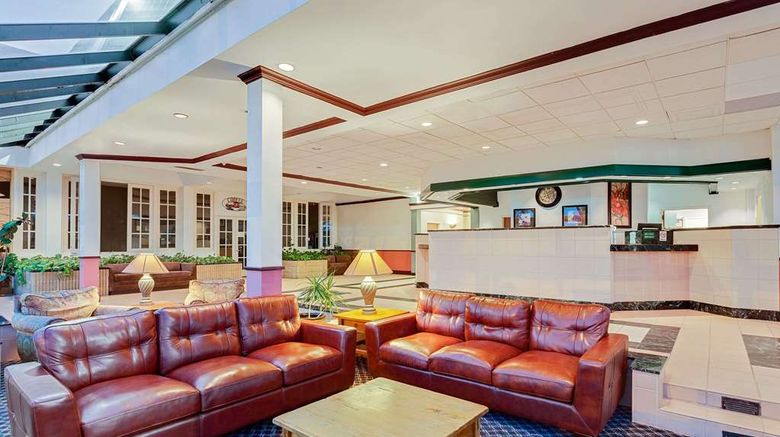 <b>Days Inn Bay City Lobby</b>. Images powered by <a href="https://iceportal.shijigroup.com/" title="IcePortal" target="_blank">IcePortal</a>.