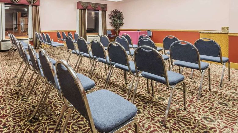 <b>Super 8 Fort Worth South Meeting</b>. Images powered by <a href="https://iceportal.shijigroup.com/" title="IcePortal" target="_blank">IcePortal</a>.