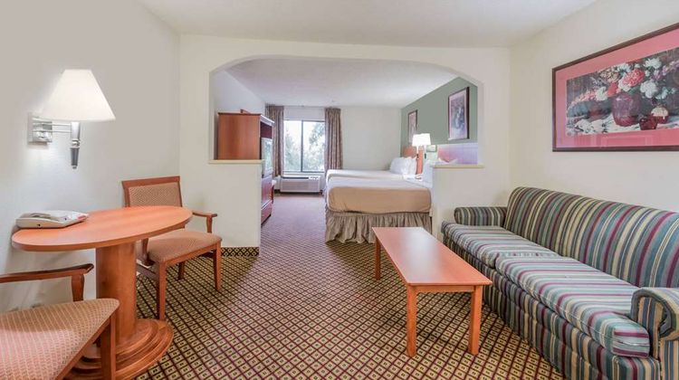 Super 8 Fort Worth South Suite