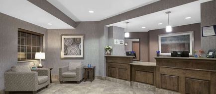 Baymont Inn & Suites Minot Lobby