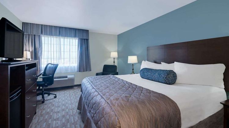 Baymont Inn & Suites Minot Room