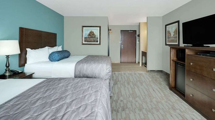 Baymont Inn & Suites Minot Room