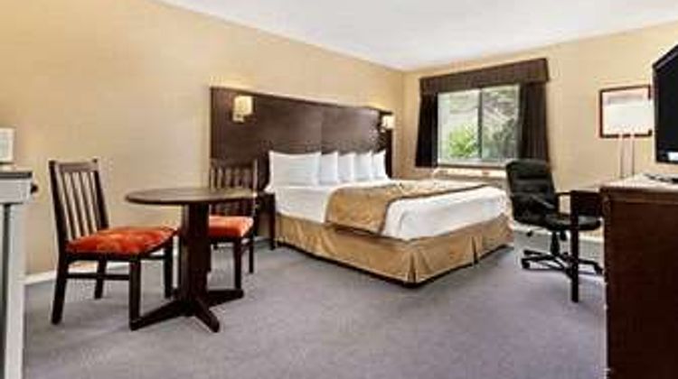 Super 8 West Kelowna Room