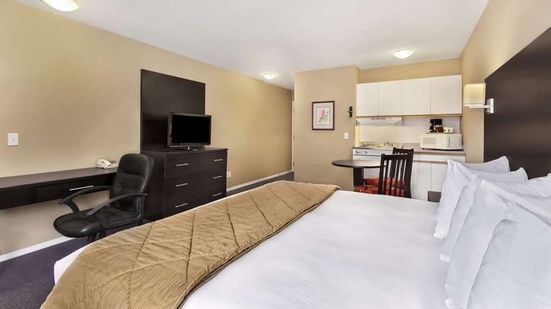 <b>Super 8 West Kelowna Room</b>. Images powered by <a href="https://iceportal.shijigroup.com/" title="IcePortal" target="_blank">IcePortal</a>.
