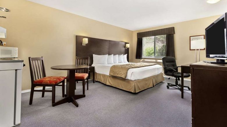 <b>Super 8 West Kelowna Room</b>. Images powered by <a href="https://iceportal.shijigroup.com/" title="IcePortal" target="_blank">IcePortal</a>.