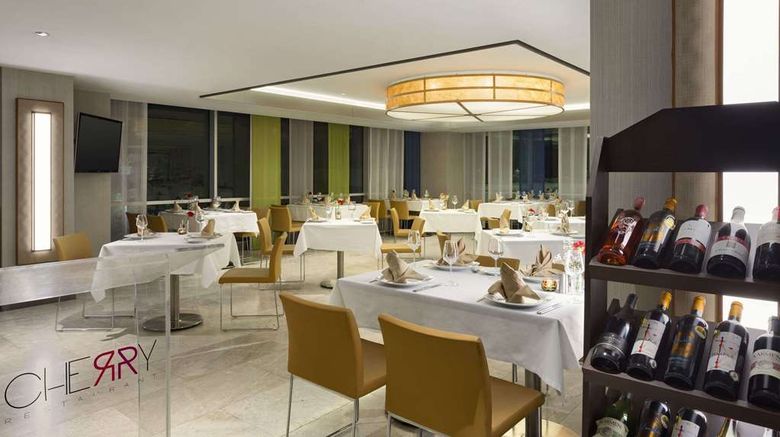 <b>Ramada Hotel and Suites Kemalpasa Izmir Restaurant</b>. Images powered by <a href="https://iceportal.shijigroup.com/" title="IcePortal" target="_blank">IcePortal</a>.