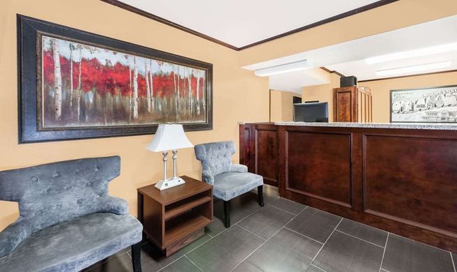 Super 8 Midwest City Lobby