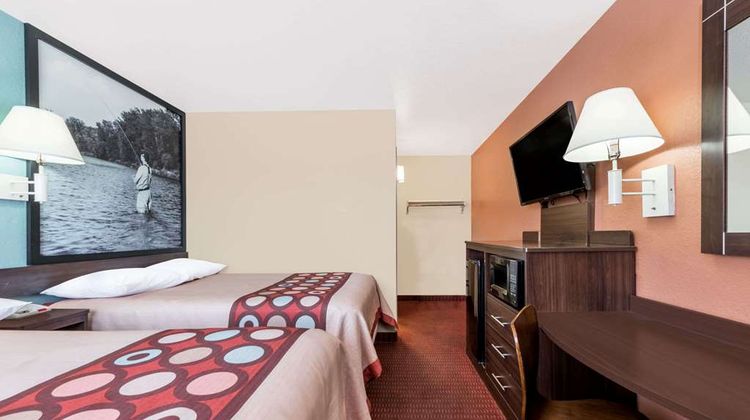 Super 8 Midwest City Room