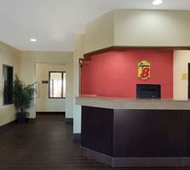 Super 8 Lees Summit Lobby