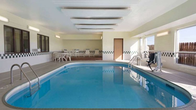 Super 8 Lees Summit Pool