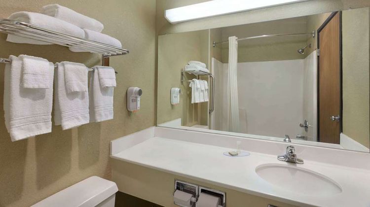Super 8 Lees Summit Room