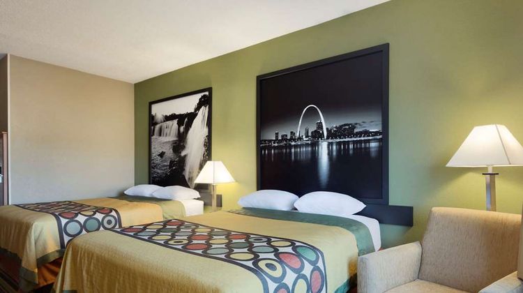 Super 8 Lees Summit Room