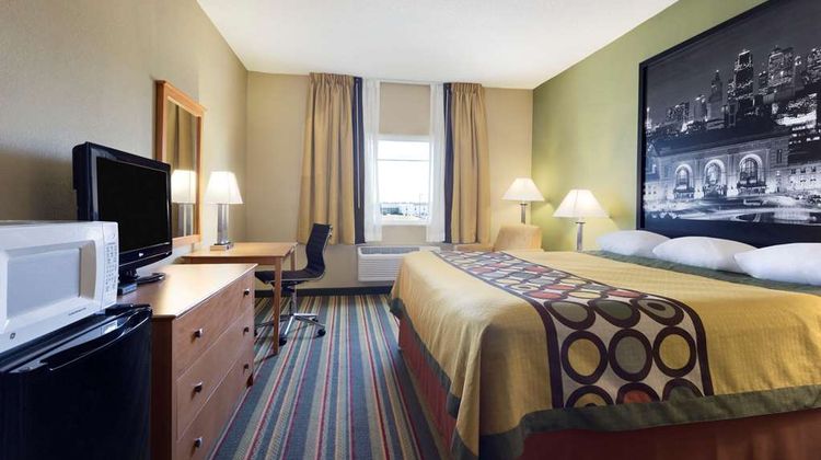 Super 8 Lees Summit Room