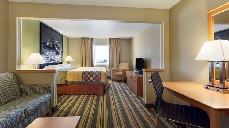 Super 8 Lees Summit Suite