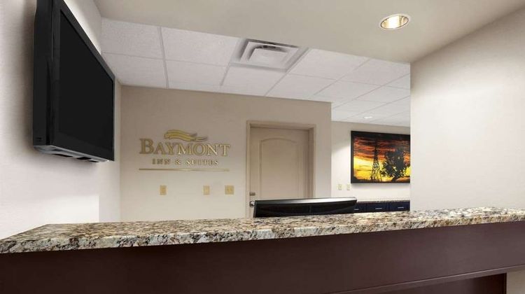 Baymont Inn & Suites Hobbs Lobby