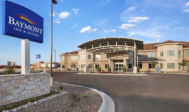 Baymont Inn & Suites Hobbs Exterior
